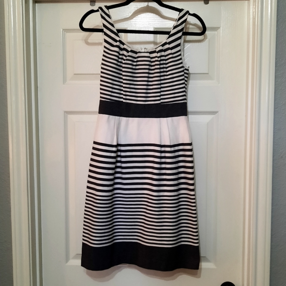 Banana Republic white & navy stripped dress size 0